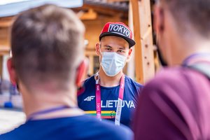 Lietuvai už karščius dėkingas baidarininkas M. Maldonis Tokijuje įspūdingais automobiliais nepasidžiaugs: „Gal tik pro langą“