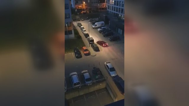 Užfiksuotas Vilniuje pavojingai manevruojantis vairuotojas: gyventojams pareigūnų prisikviesti nepavyko