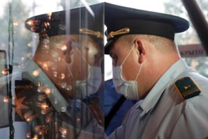 Rusų žurnalistinių tyrimų tinklapio „The Insider“ redaktoriaus namuose atliekama krata