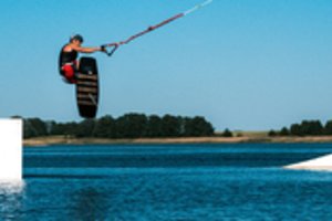 Didelio populiarumo sulaukęs vandenlenčių mėgėjų čempionatas keliasi į Palangą