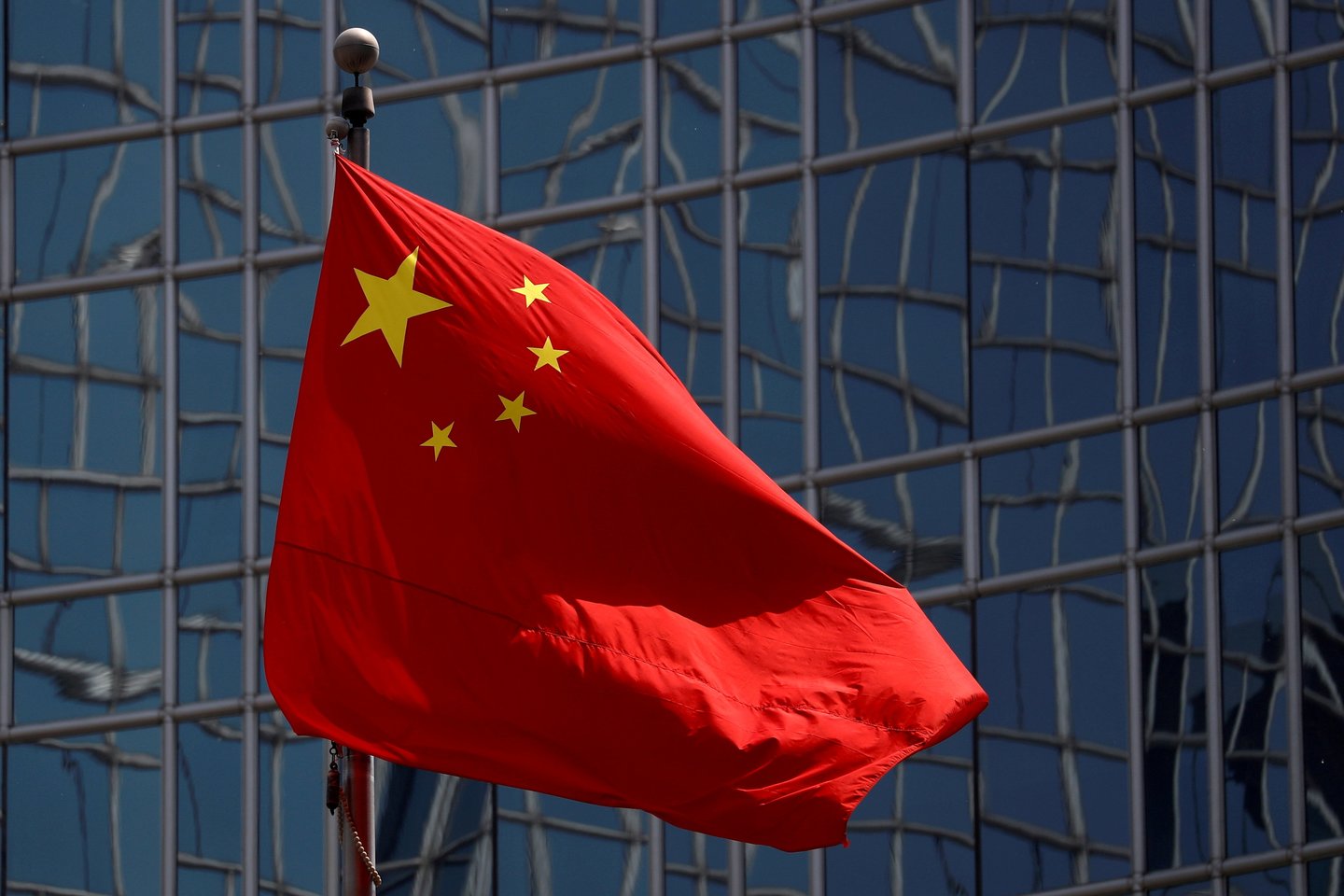  Kinijos teismas po slapto proceso trečiadienį 18 metų kalėti nuteisė milijardierių Sun Dawu už „problemų kėlimą“.<br>REUTERS/Scanpix nuotr.