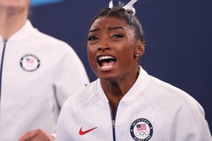 JAV gimnastikos žvaigždė S. Biles kalba apie vėl įsisiūbavusias psichologines problemas – atsisako dalyvauti varžybose