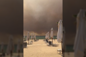 Netoli populiaraus Antalijos kurorto Turkijoje siaučia miško gaisras, evakuota šimtai žmonių