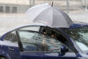 Auksiniai patarimai vairuotojams: esant tokioms eismo sąlygoms, šiukštu nevairuokite ir atminkite kelis svarbius patarimus