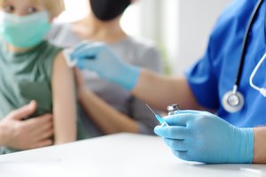 Izraelis patvirtino tvarką dėl rizikos grupėse esančių vaikų skiepijimo nuo COVID-19