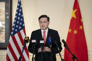 Kinija ambasadoriumi Vašingtone paskyrė kovingo būdo diplomatą Qin Gangą