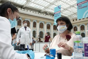 Pasaulyje jau suleista per 4 mlrd. vakcinos nuo COVID-19 dozių