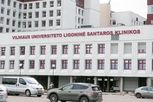 Santaros klinikų atsakas į medikų skundus: algų kėlimas atidėtas vėlesniam laikui