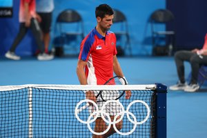 Smūgis Serbijos olimpinei žvaigždei N. Džokovičiui: neturėjo vilčių žaidynių pusfinalyje