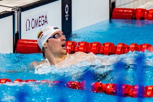 Po smūgio plaukimo estafetei – juokeliai per kartėlį ir A. Šidlausko pastangos nepravirkti