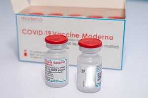 Latvija pradėjo 12–17 metų paauglių skiepijimą nuo COVID-19 „Moderna“ vakcina