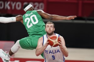 Ketvirtame kėlinyje pabudę Italijos krepšininkai vis dėlto pasiuntė Nigeriją namo