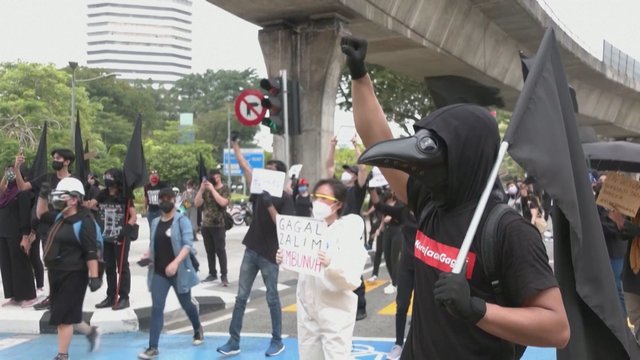 Dėl daugėjančių COVID-19 susirgimų į gatves išėjo šimtai Malaizijos protestuotojų: ragino premjerą atsistatydinti