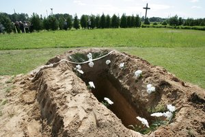 Panevėžį sukrėtė įstrigusio karsto istorija – klaidą pripažino laidotuvių organizatoriai 