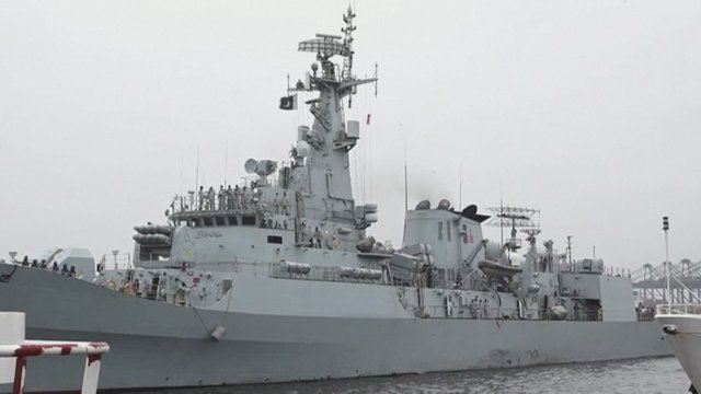 Pakistane surengta jūrinė operacija: gelbėjo nuskendusio krovininio laivo įgulą