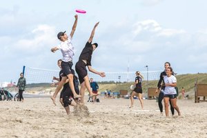 Savaitgalį Smiltynėje vyko Lietuvos paplūdimio lėkščiasvydžio čempionato kovos