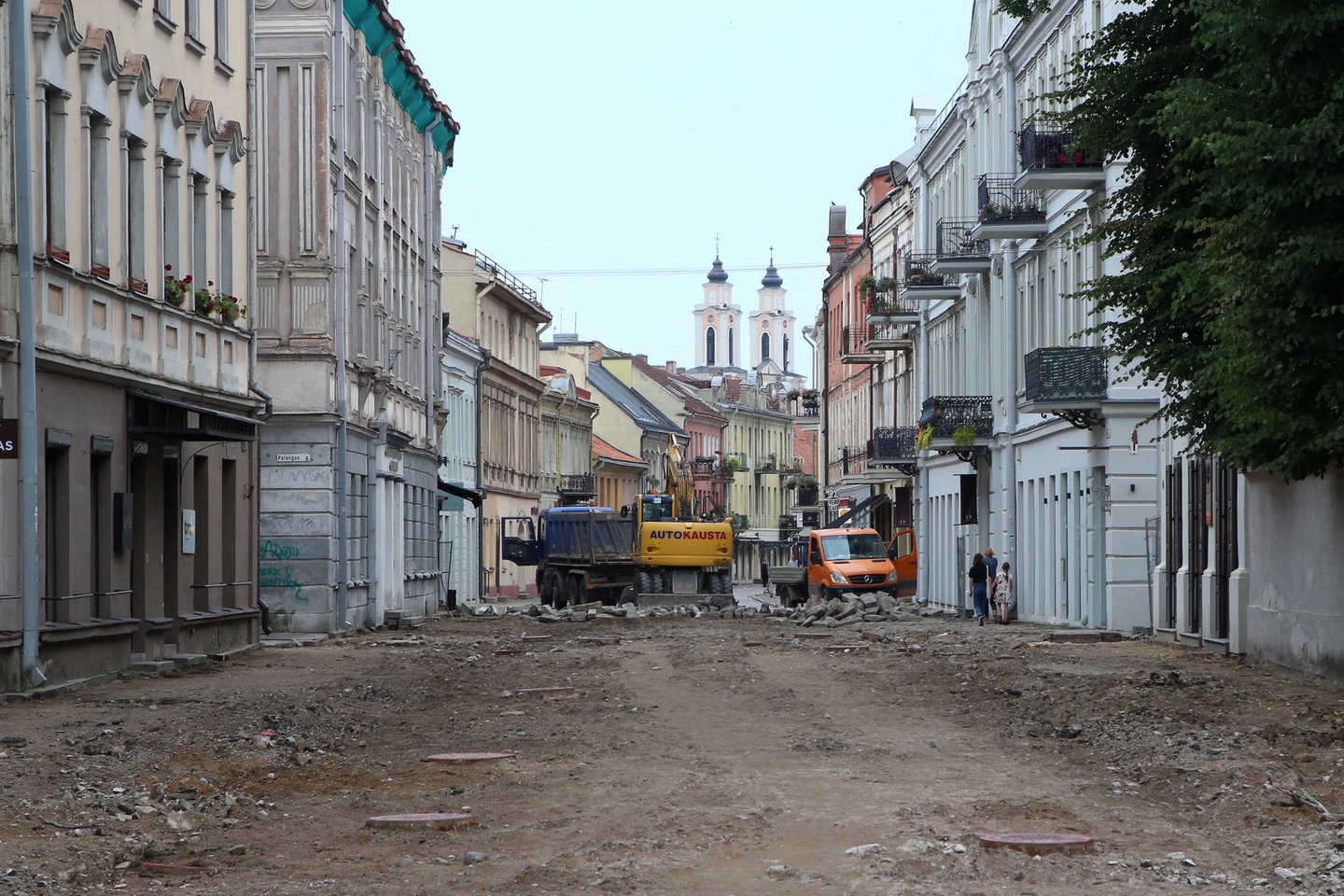 Dėl gyventojų saugumo ši Vilniaus gatvės atkarpa taip pat bus laikinai uždaryta bent iki Kalėdų.<br>M.Patašiaus nuotr.
