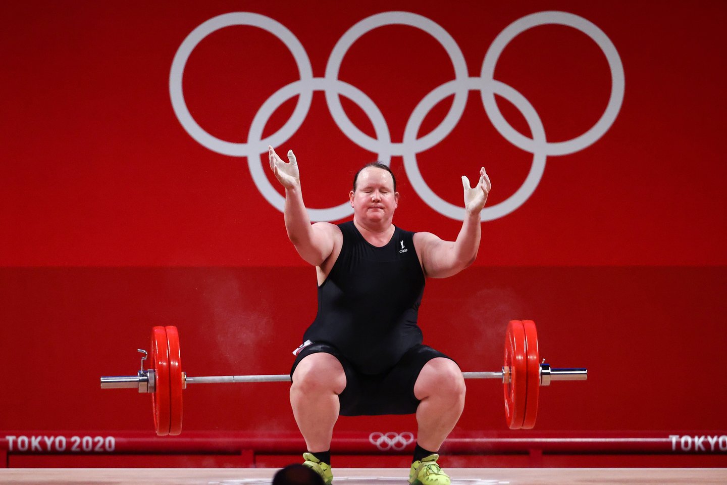  Pirmoji translytė olimpietė Tokijuje patyrė fiasko.<br> Reuters/Scanpix nuotr.