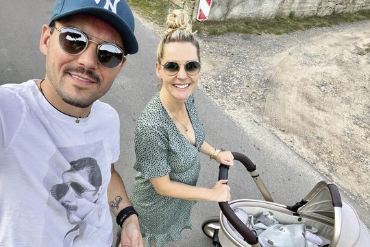 Asmenukėse – jaukus ką tik tėvais tapusių Tado ir Liucinos Rimgailų laikas su sūnumi
