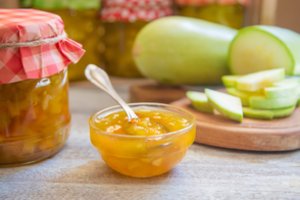 Cukinijų džemas su citrinomis: gaivu, gardu ir vasariška