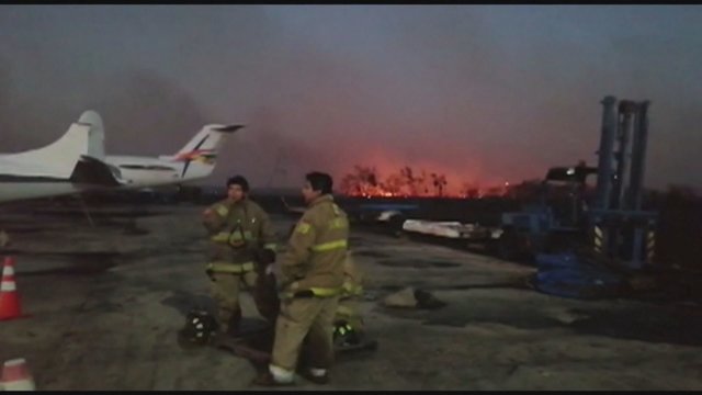 Kraupūs vaizdai Bolivijoje: išplitus pievos gaisrams užsidegė oro uostas