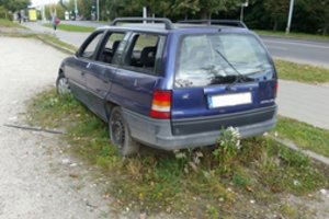 Per ketvirtį – rekordinis pranešimų skaičius dėl apleistų senų automobilių