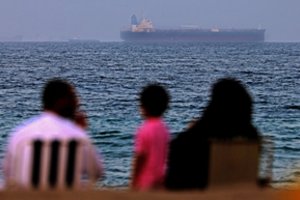 Omano įlankoje du laivai pranešė tapę nevaldomi