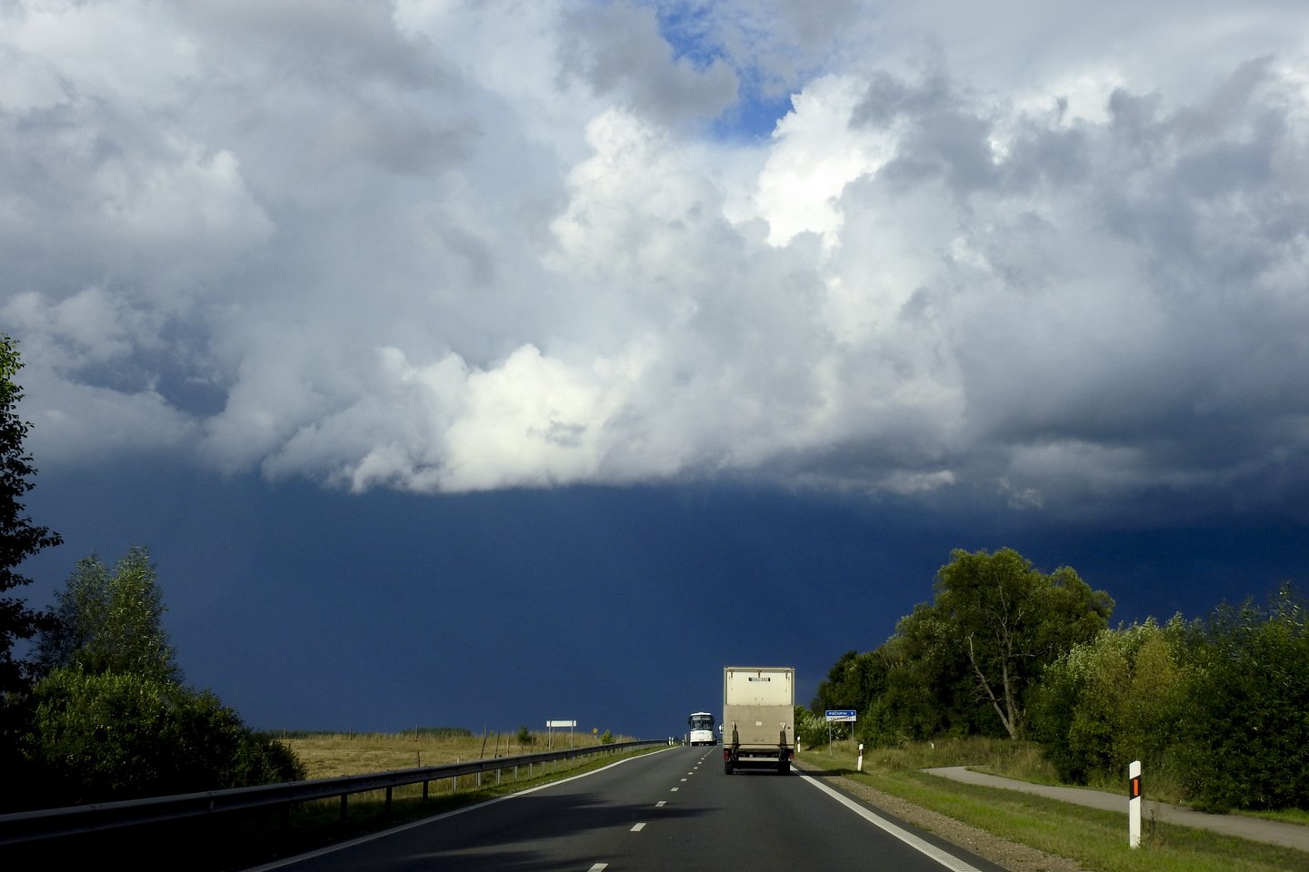 Lietus,debesys,vasara,eismas,kelias,orai<br>V.Ščiavinsko nuotr.