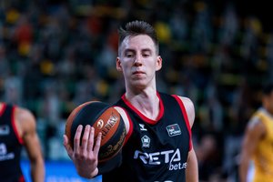 Dar vienas lietuvis NBA: Arnoldas Kulboka pasirašė sutartį su „Charlotte Hornets“