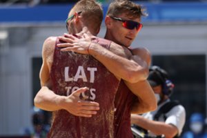 Tokijuje – dar vienas įspūdingas Latvijos žygis: į paplūdimio tinklinio pusfinalį žengė ir vyrai, ir moterys