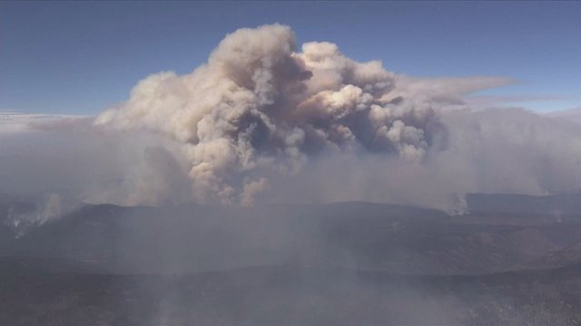 JAV toliau siautėja gaisrai: pranešama apie 11-tą pagal dydį gaisrą Kalifornijos istorijoje