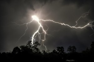 Vestuvininkų iškyla baigėsi tragiškai: Bangladeše žaibas nutrenkė 16 šventės dalyvių