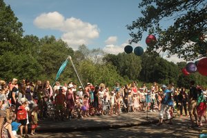 Festivalio „Nuotykiai tęsiasi“ programa: nuo lietuvių liaudies kūrybos elementų iki šiurpulingų siaubo užduočių
