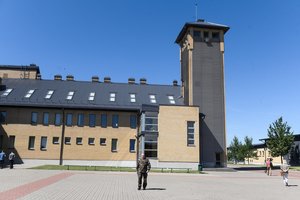 Pasieniečių mokyklą pasiekė pirmoji šalies verslo parama migrantams – 11 000 antklodžių