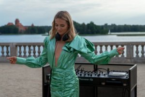 S. Burbaitė pristatė intriguojantį kūrinį: padės patikrinti, ar naudojate kokybiškas ausines