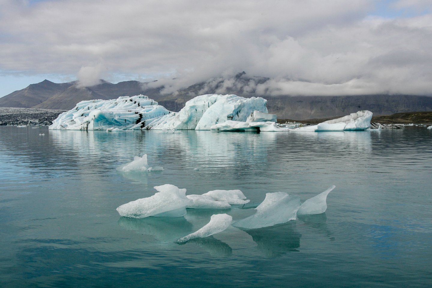 Vidutiniškai didelis ledkalnis gali aprūpinti milijoną žmonių vandeniu 3-5 metus.<br>V.Ščiavinsko nuotr.