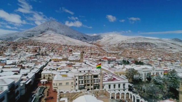 To nebuvo jau seniai: dėl klimato kaitos Peru ir Bolivijoje iškrito sniegas
