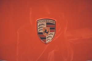 Kaip 17-metis sugebėjo seną telefoną iškeisti į „Porsche“ automobilį?