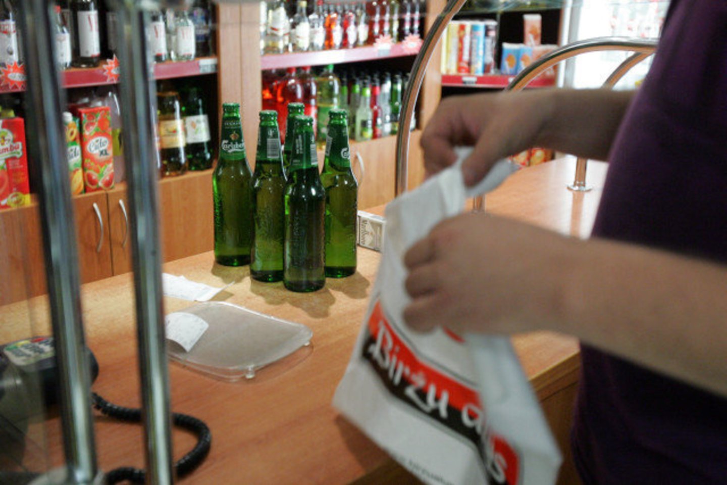 Pasak „Eurostat“, Portugalijoje kas penktas suaugusysis geria kasdien. Tuo metu mažiausias šis rodiklis Latvijoje ir Lietuvoje.<br>V.Balkūnas