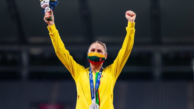 Sidabrą iškovojusios L. Asadauskaitės emocijos: olimpinį medalį skyrė visai Lietuvai