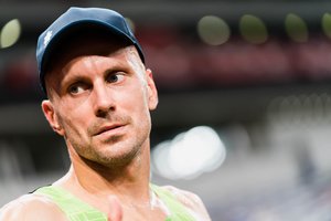 Širdį veriančios J. Kinderio akys: susikaupus ašaroms prakalbo apie jausmus ir abejonę dėl ateities