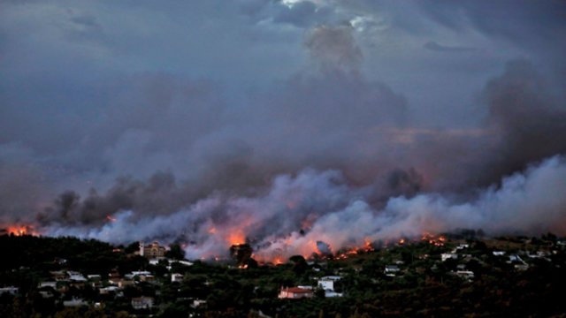 Graikijoje mažiausiai 20-čiai žmonių prireikė medikų pagalbos: dega bemaž 150 gaisrų