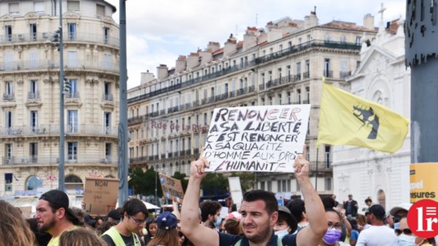 Prancūzijoje – naujų protestų banga: ruošiamasi įvesti sveikatos pasus