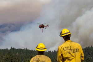 Kalifornijoje siautėja liepsnos: gaisras virto antru didžiausiu per valstijos istoriją