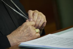 Vakarų Prancūzijoje nužudytas katalikų kunigas: įtariamasis – Nanto katedros padegėjas