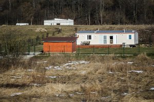 Ar pagalbinio ūkio paskirties pastate galima gyventi – statybų inspektoriai atsakė tiesiai: turite net kelis pasirinkimus