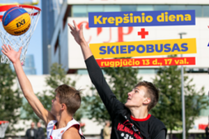 Vilnius vakcinaciją skatins pozityviai – kvies paauglius sportuoti su krepšinio žvaigždėmis ir gauti skiepą