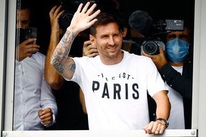 L. Messi atkeliavo į Paryžių: padės parašą po įspūdinga sutartimi