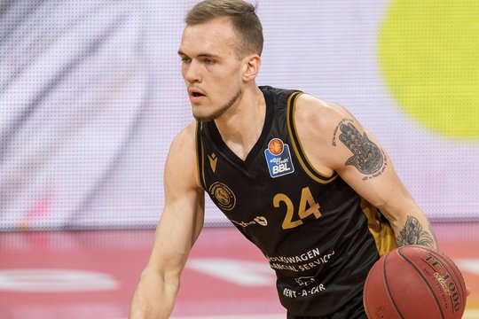 NBA Vasaros lygoje Arnas Velička ir Deividas Sirvydis pataikė po dvitaškį ir baudą