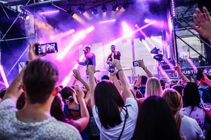 Klaipėdoje rengiamas ypatingas grupės „8 Kambarys“ koncertas, kuris bus verčiamas į gestų kalbą